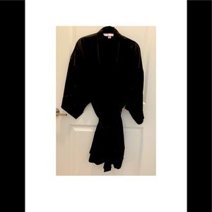 🐚•NEW WITHOUT TAGS VICTORIA SECRET OSFA ROBE•🤍
